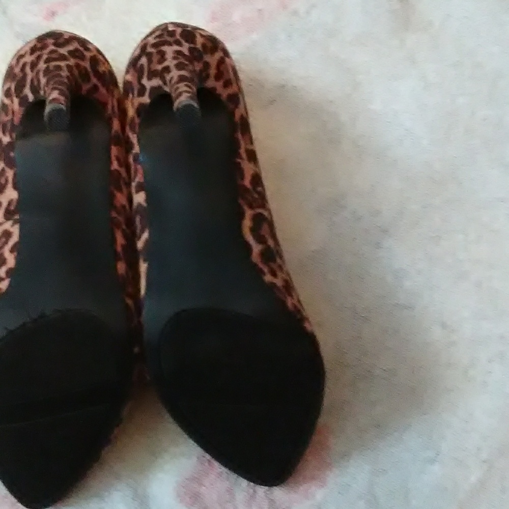 Shoes - Picture 3 of 4